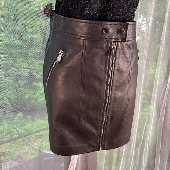 MICHAEL Michael Kors black leather skirt with silver details. Very cute. Size 6 - Picture 7 of 10